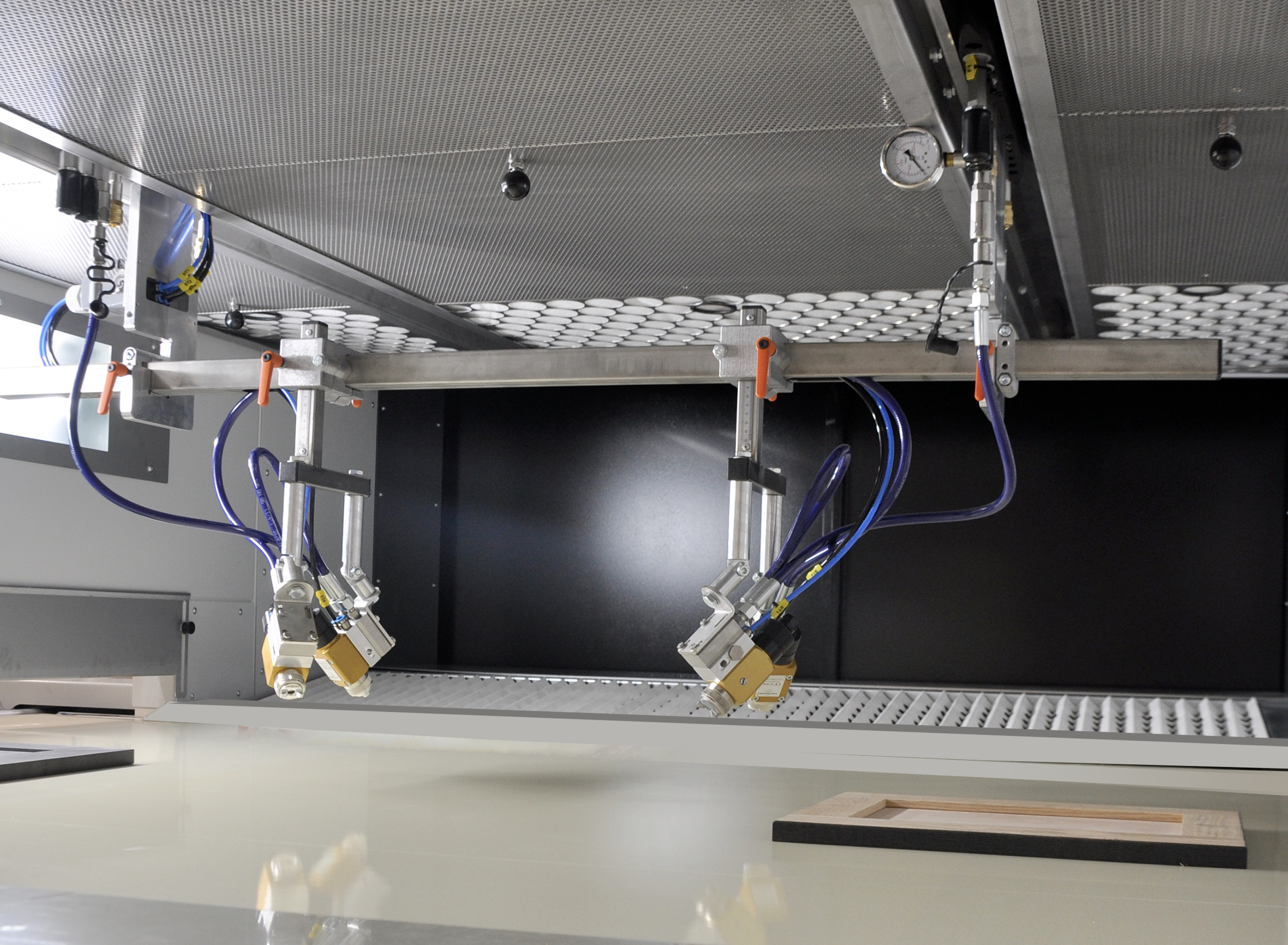 VEN SPRAY SMART Spray booth interior view